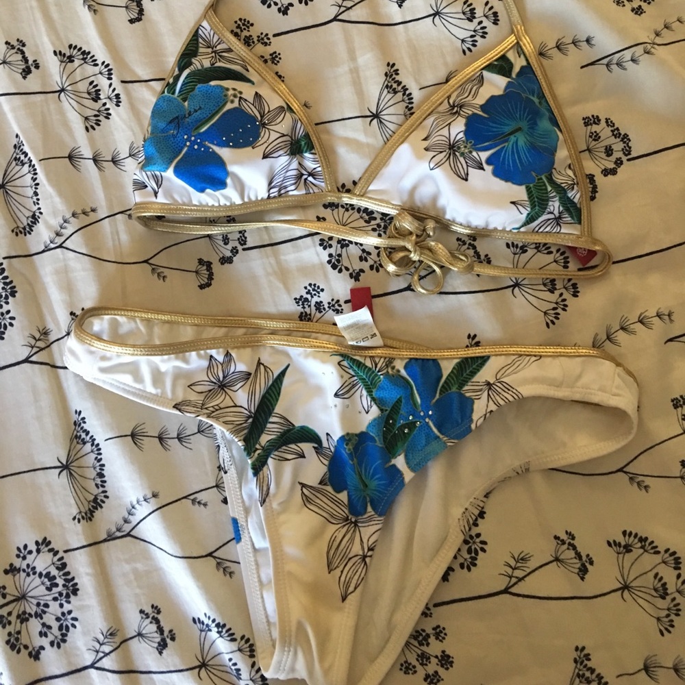 Guess bikini 👙
